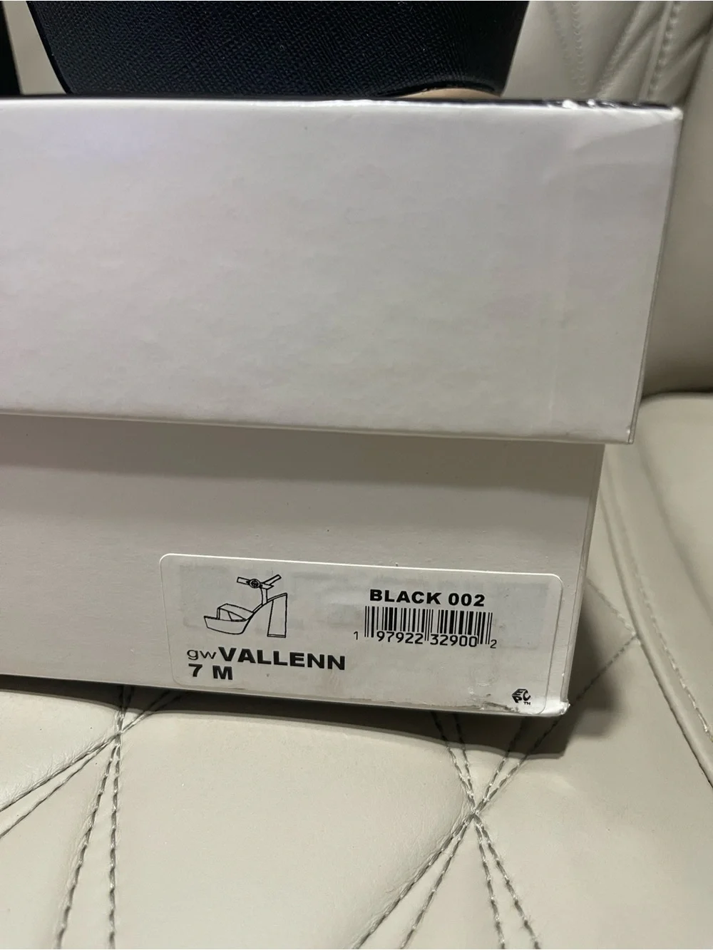 Guess stylish platform